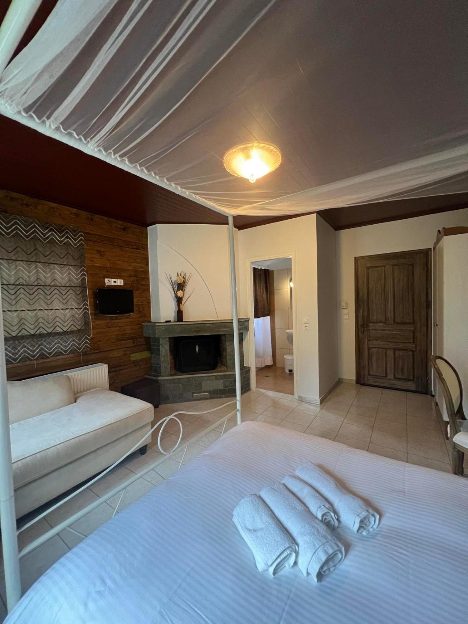 Ikojenia Traditional Lodge Papingo Extérieur photo